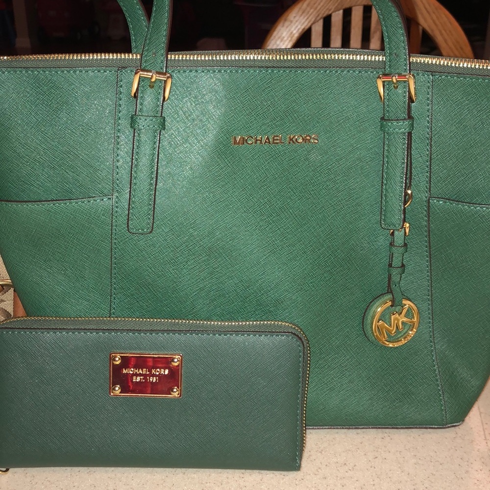 Michael kors bag and wallet set